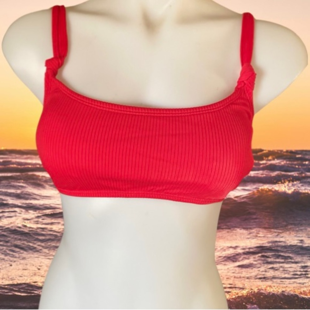 Ribbed red bikini top